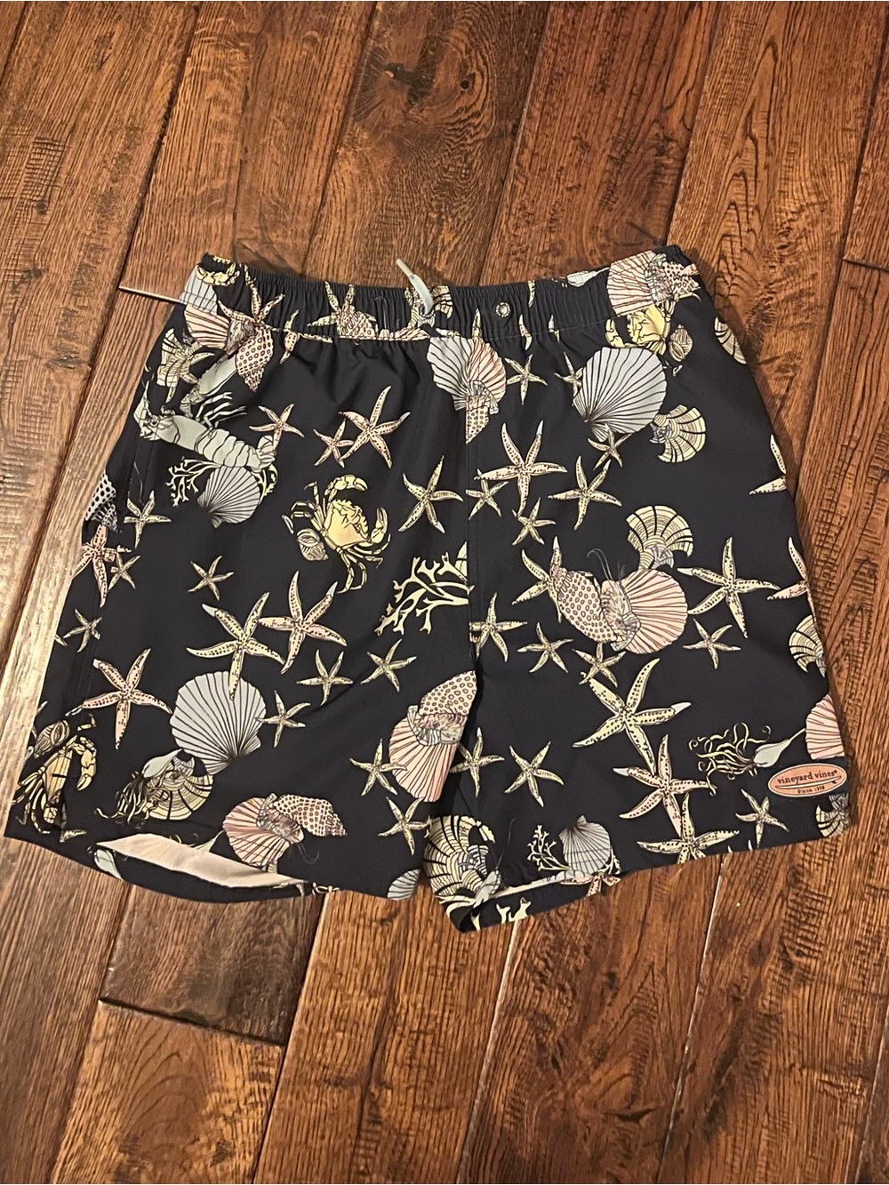 Vineyard Vines Men’s Navy Shell-Print Swim Shorts